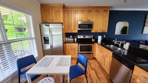 Unclassified image, 2 of 13, button - Adorable 2-bedroom townhome with in Vibrant Atlanta - walk to the stadiums (Atlanta)