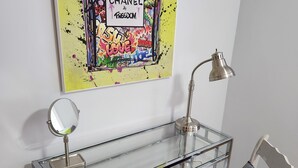 Unclassified image, 5 of 13, button - Adorable 2-bedroom townhome with in Vibrant Atlanta - walk to the stadiums (Atlanta)