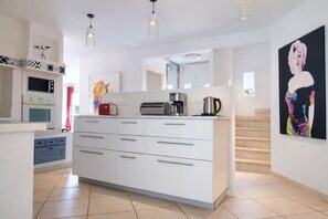 Fridge, microwave, oven, dishwasher - Very beautiful house in Talmont for 9 people (Talmont-Saint-Hilaire)