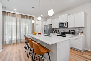 Fridge, microwave, oven, stovetop - Epic Family Villa, Pool, Theater, Themed Bedrooms (Four Corners)