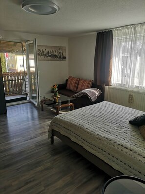 3 bedrooms, iron/ironing board, WiFi, bed sheets - 3-room 95sqm holiday apartment Casa Antico 2 (Steinheim an der Murr)