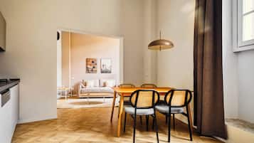 Interior One Bedroom Apt with Sofa Bed | Eigene Küche