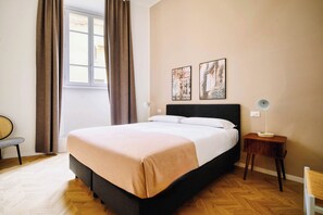 Individually decorated, individually furnished, desk, laptop workspace - Limehome Florence Via Guelfa (Florence)