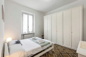 Family Apartment, Multiple Bedrooms, Sea Facing (Amiadò) | 3 bilik tidur, seterika/papan seterika, Wi-fi, cadar katil 