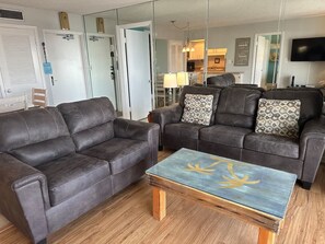 TV, offices - Beach   Pool Open  Beachfront Penthouse  Chairs  Wifi (Siesta Key)