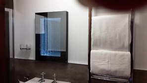 Deluxe Double Room, Garden View | Bathroom