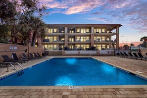 Pool - Coastal Retreat on Tybee Island – Steps to the Beach (Tybee Island)