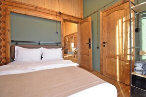 Premium bedding, desk, laptop workspace, blackout drapes - Homma Aparan (Tsaghkashen)