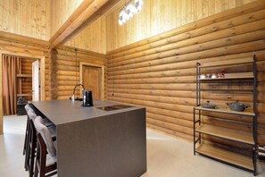Luxury Bungalow, Mountain View | Living area | 100-inch Smart TV with cable channels, books, heated floors - Homma Aparan (Tsaghkashen)