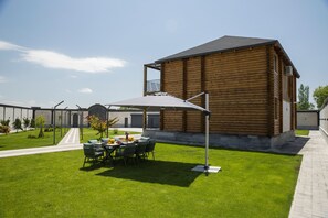 Outdoor dining - Homma Aparan (Tsaghkashen)