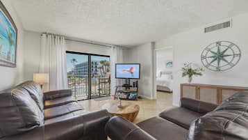 2 bedrooms, iron/ironing board, travel cot, free WiFi