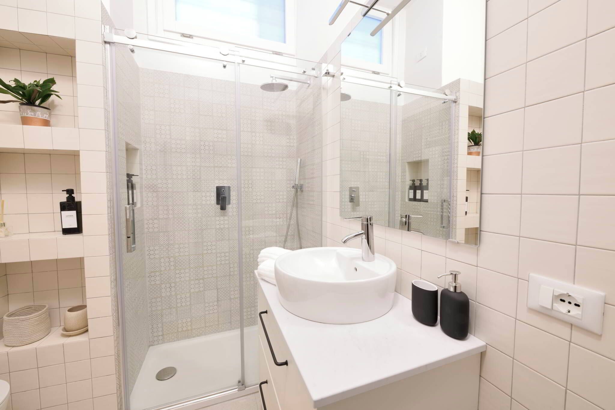 Dusche, Haartrockner, Bidet, Handtücher