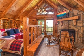 Desk, iron/ironing board, free WiFi, bed sheets - Cute Studio Cabin  Views  Private  Hot Tub  Relax (Sevierville)