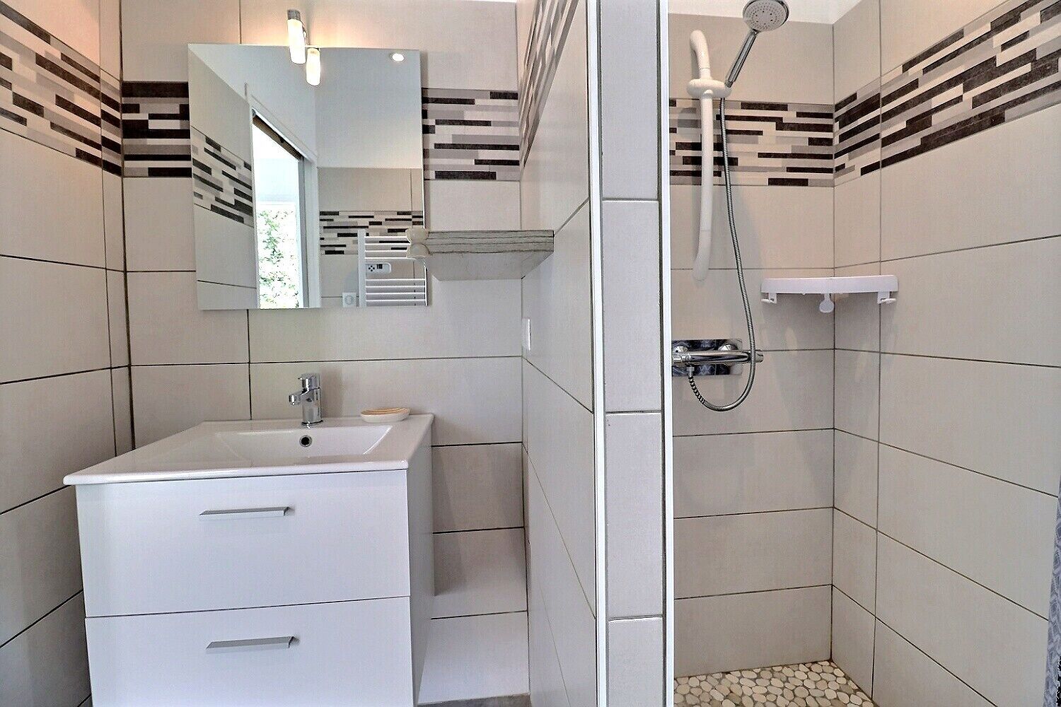 Toallas, jabón, papel de baño 