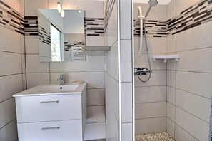 Bathroom - Vrbo Property (Chauzon)