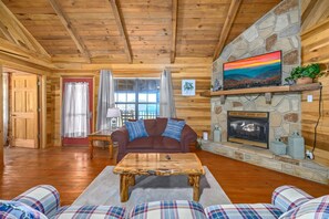 TV, fireplace, video games, offices - Beautiful View  Log cabin Fireplace Hot Tub Arcade Pool Fishing (Sevierville)