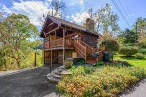 Exterior - Location  Cute Studio Log Cabin Hot Tub Fireplace (Pigeon Forge)