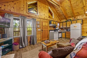 Interior - Location  Cute Studio Log Cabin Hot Tub Fireplace (Pigeon Forge)