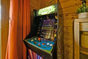 Games room - Great View  Location  Studio Log Cabin  Hot Tub (Gatlinburg)