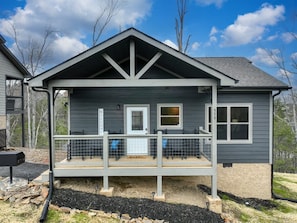 Exterior - New Build  Hot Tub  Fireplace (Pigeon Forge)