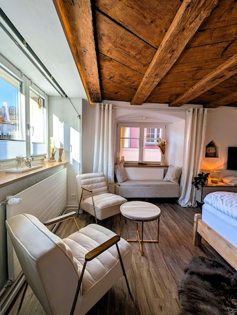 TV. Charming 500 years old studio on the Rhine | Parking lot
