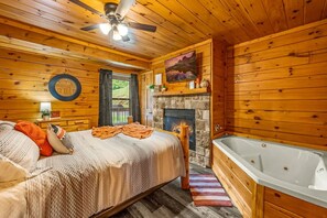 Desk, iron/ironing board, free WiFi, bed sheets - View-Location-Hot Tub-2 Fireplaces-Jacuzzi-Arcade (Sevierville)