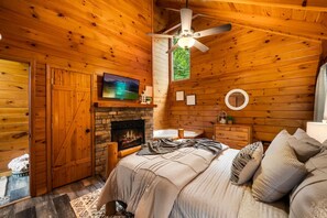Desk, iron/ironing board, free WiFi, bed sheets - View-Location-Hot Tub-Pool Table-3 Fireplaces (Sevierville)