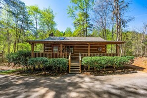 Exterior - Quiet-Hot Tub-Fireplace-Honeymoon-Hiking-Relax (Sevierville)