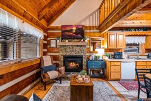 Interior - Hot Tub  Pool Table  Fireplace  Views  Relax (Sevierville)
