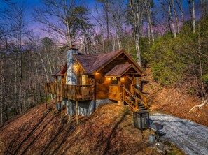 Exterior - Hot Tub  Location  Cozy Studio Log Cabin Fireplace (Gatlinburg)