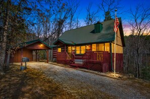 Exterior - Hot Tub Arcade Fireplace Honeymoon Hiking Fun (Sevierville)