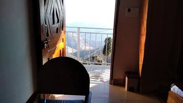 Deluxe Double Room, Mountain View | Interior