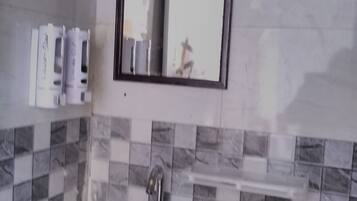 Family Triple Room, Mountain View | Bathroom