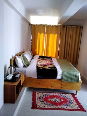 Individually decorated, individually furnished, laptop workspace - Mount Aura Stay & Dine (Tehri Range)