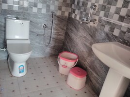 Deluxe Double Room, Mountain View | Bathroom | Slippers