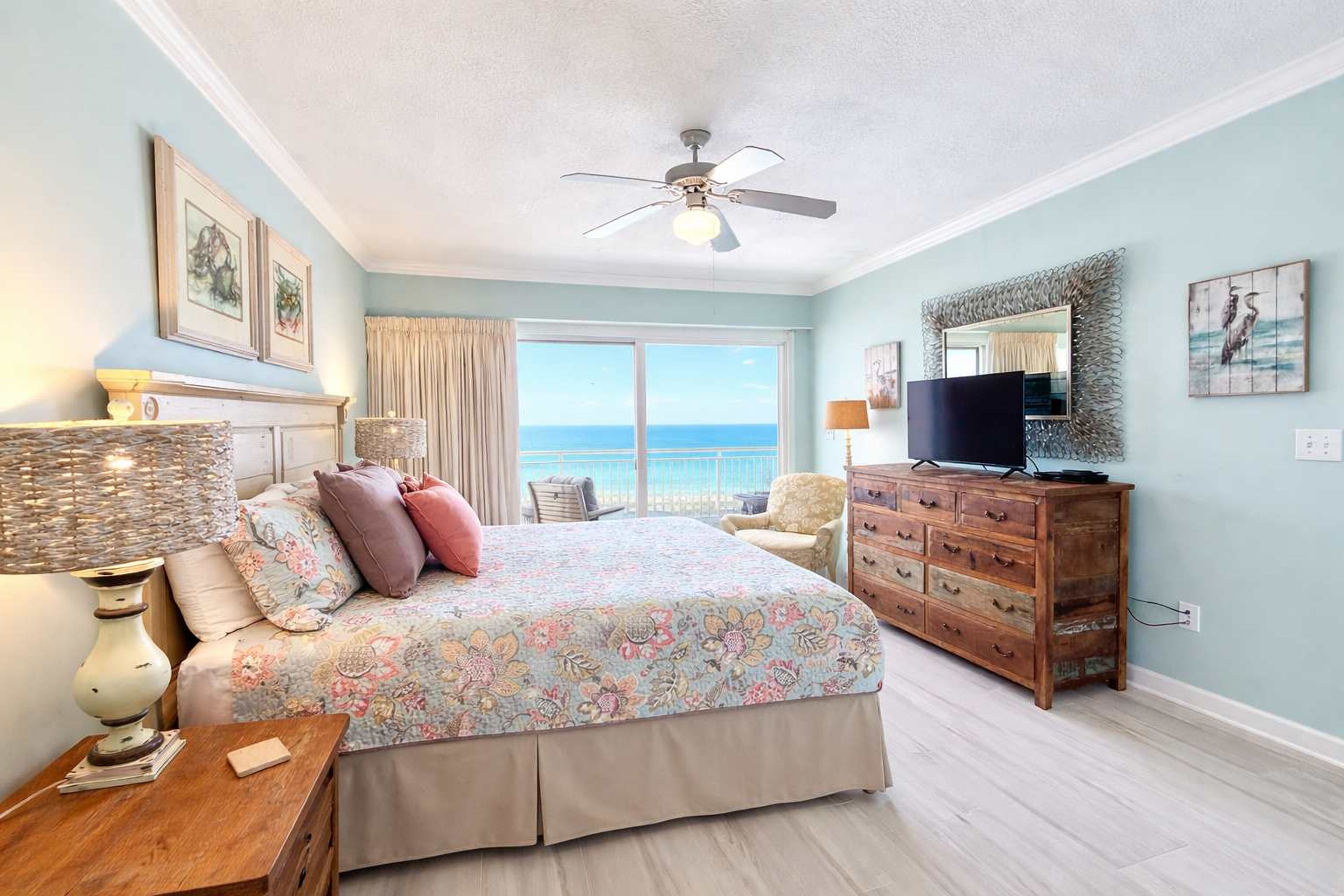 2 bedrooms, desk, iron/ironing board, WiFi (free)