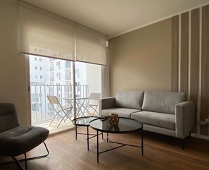 2 bedrooms, Internet - w Modern Cozy 2BR w Balcony in Miraflores (Lima)