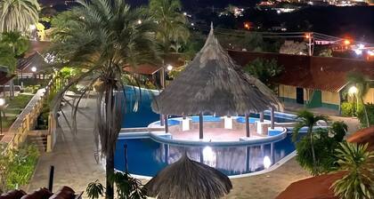 Apartment 6 pax, new, infinity pool, next to Pampatar Beach
