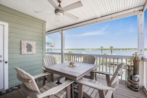Outdoor dining - Lagoon Landing 207- Best of beach   lagoon (Gulf Shores)