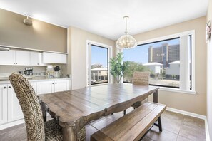 Dining - Compass Point 201  Pet-friendly for fee  Boat ramp (Gulf Shores)