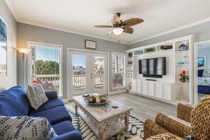 TV, DVD player - Bama Barefoot Beach House- near beach  pool (Gulf Shores)