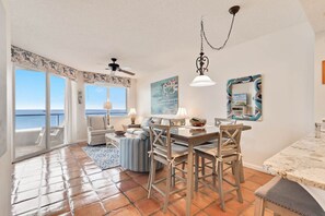 Dining - Silver Beach 302  Beachfront  3rd floor  pool (Orange Beach)