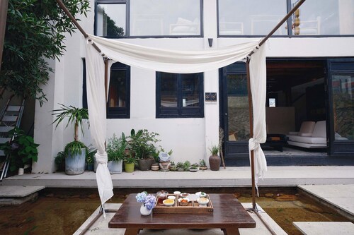 Sanfuyizhai Homestay