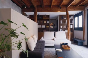 Lobby sitting area - Sanfuyizhai Homestay (Taizhou)