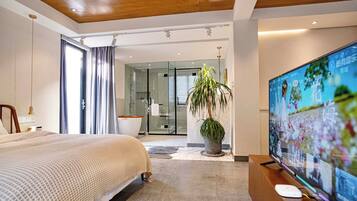 Superior Suite, Balcony, Courtyard View