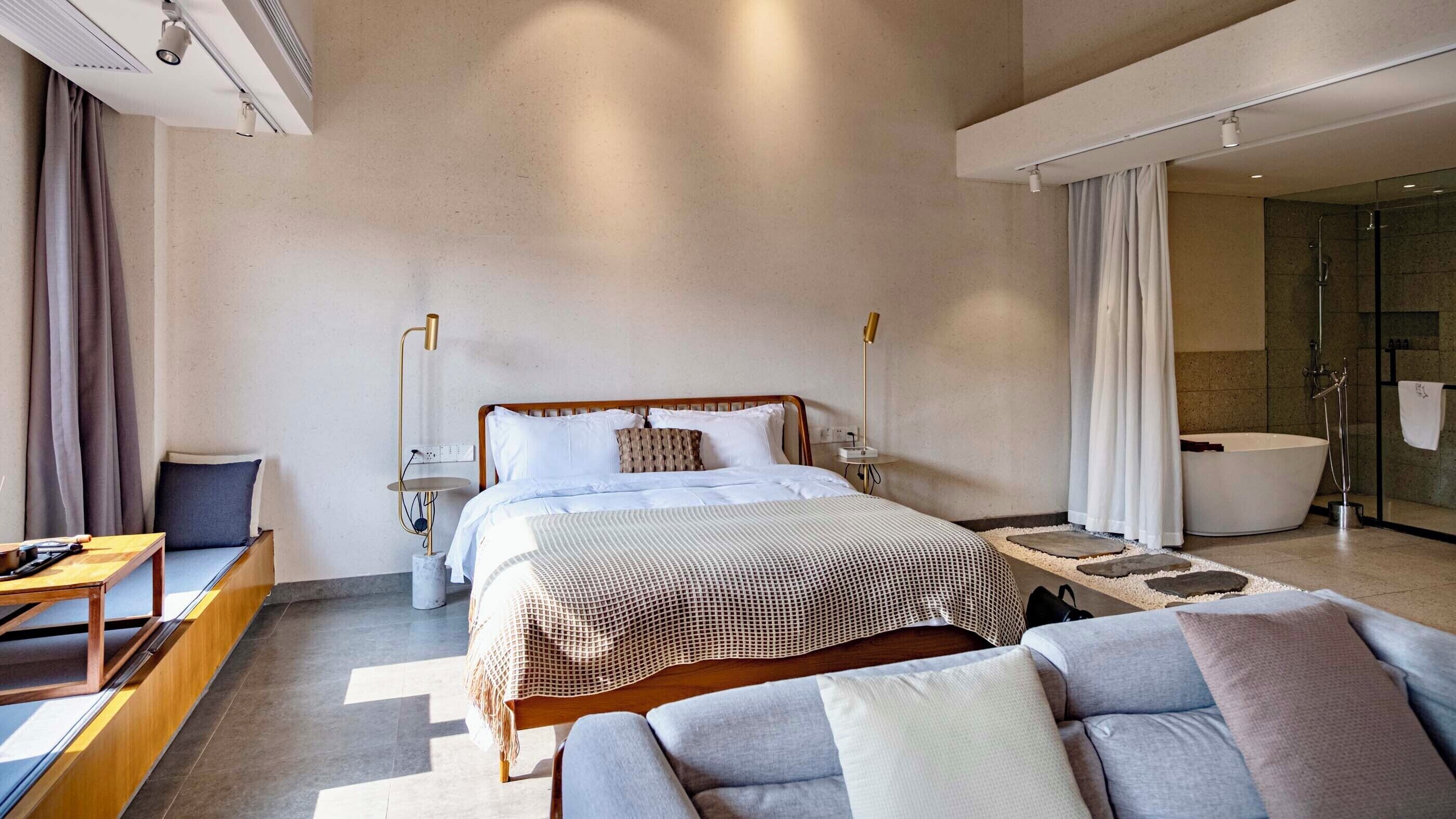 Luxury Suite, Balcony