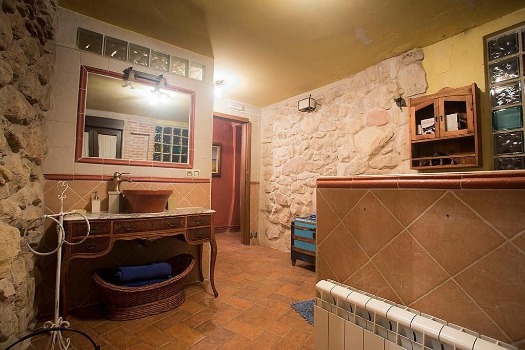 تجهيزات دش، مجففات شعر، مناشف، صابون