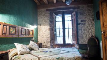 Familie-småhus, 4 soverom, røyk, kjæledyr tillatt