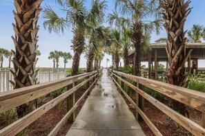 Property grounds - Regency Isle 711  2 BR 2 5 BA  sleep 8  gulf-front (Orange Beach)