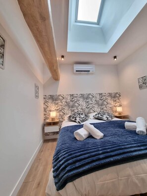 2 habitaciones, tabla de planchar con plancha y cuna de viaje 
